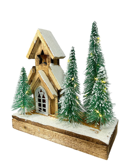 Villa de madera con arboles nevados y luz de pila 25 cm ancho x 25 cm de alto