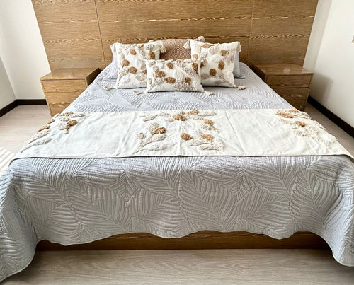 pie de cama hojitas beige y cafe 2 tamaños