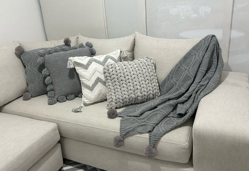 frazada hilos pompones gris 130x150 cm