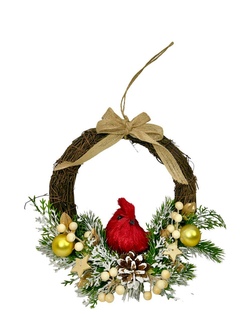 Corona decorativa en paja con pajaro rojo y bolita doradas de 24 de diametro