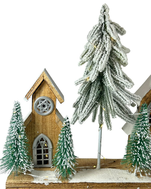 Villa de madera con arboles nevados y luz de pila 60 cm ancho x 30  cm de alto