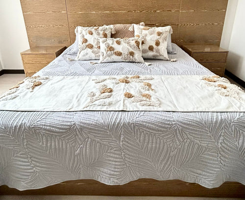 pie de cama hojitas beige y cafe 2 tamaños