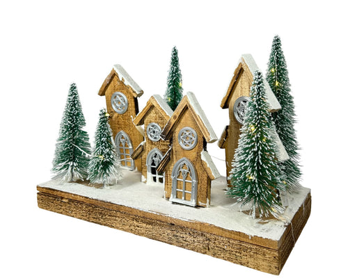 Villa de madera con arboles nevados y luz de pila 40 cm ancho x 29 cm de alto