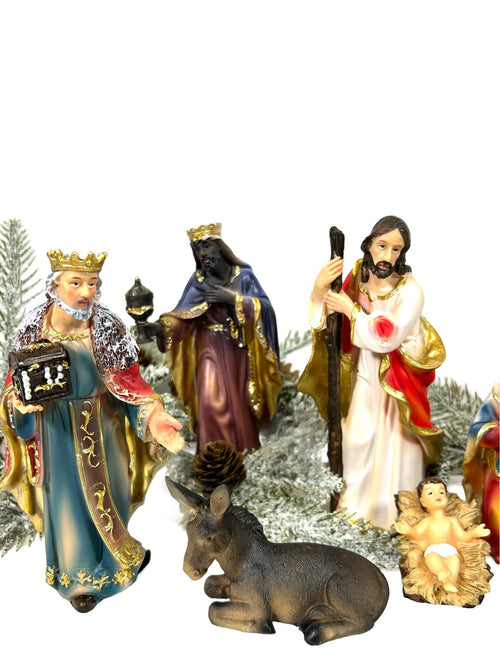 pesebre por 11  figuras 15 cm en poliresina