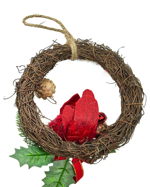 Corona decorativa md en paja con pajaro rojo de 19 de diametro